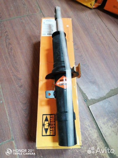 Амортизатор передний левый Toyota Crown 1999-2007