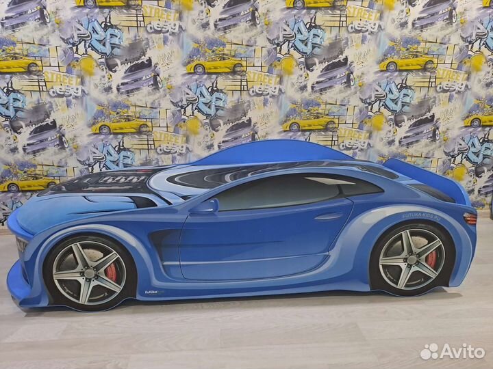 Детская кровать машина