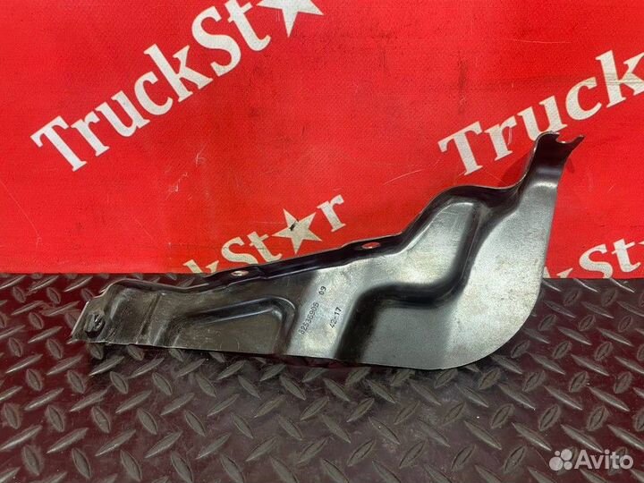 Кронштейн двери левой Renault T