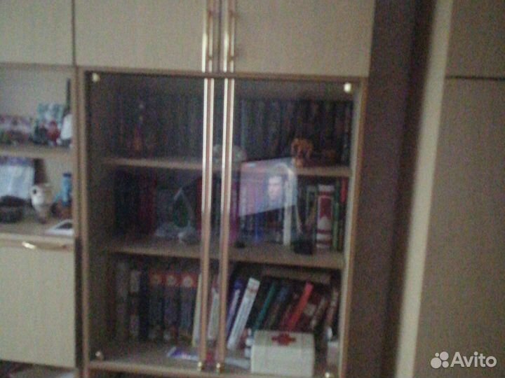 Книжный шкаф