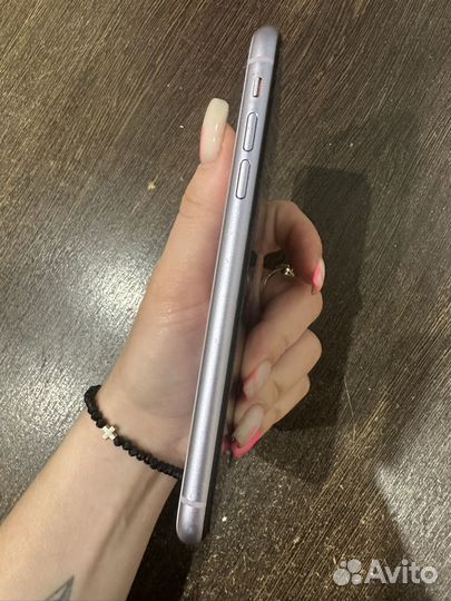 Телефон iPhone 11
