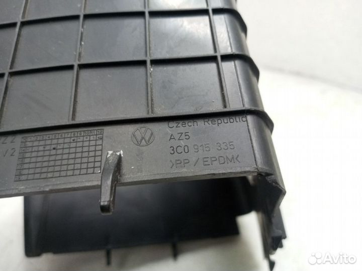 Кожух акб skoda passat B7