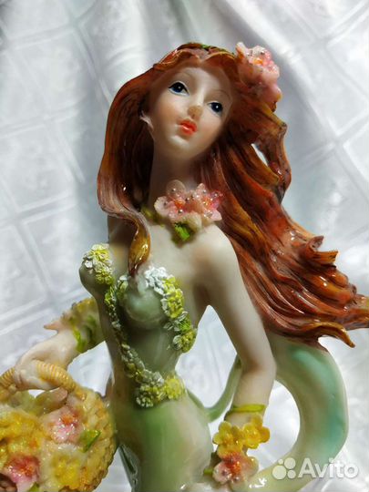 Изящная статуэтка