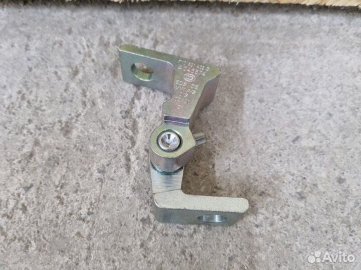 Петля двери передняя правая Volkswagen Polo 5 С