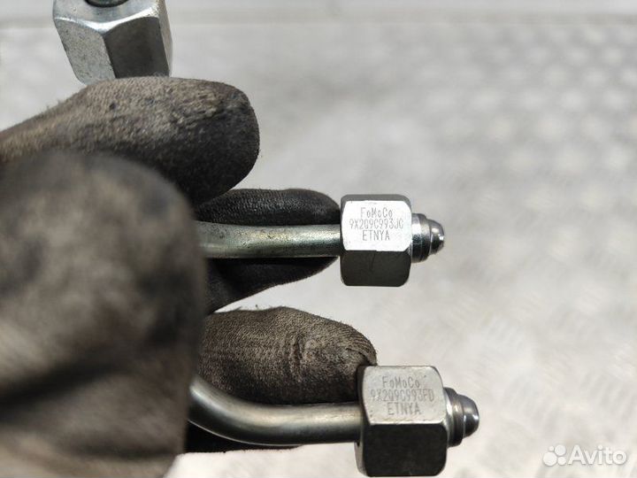 Трубка топливная правая Land Rover Discovery 5