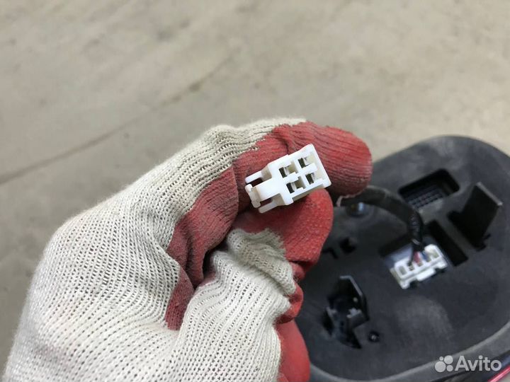 Фонарь задний левый Toyota Camry