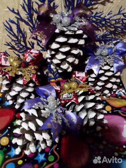 Новогодние игрушки ручной работы из шишек