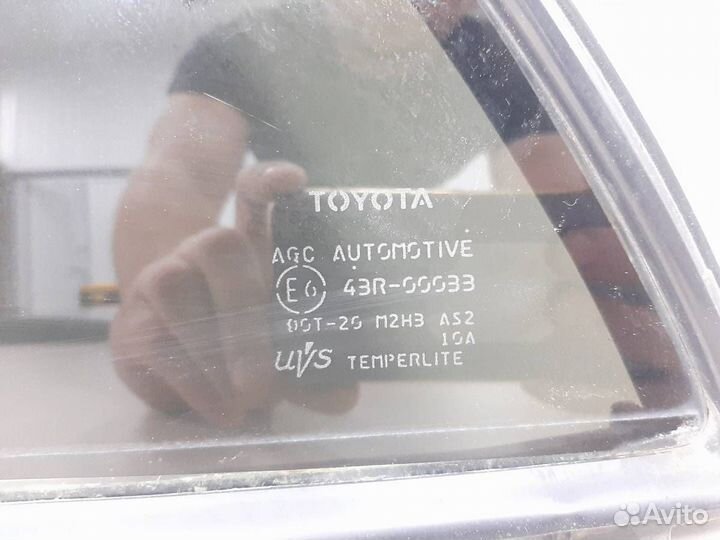 Стекло двери задней левой форточка Toyota Corolla