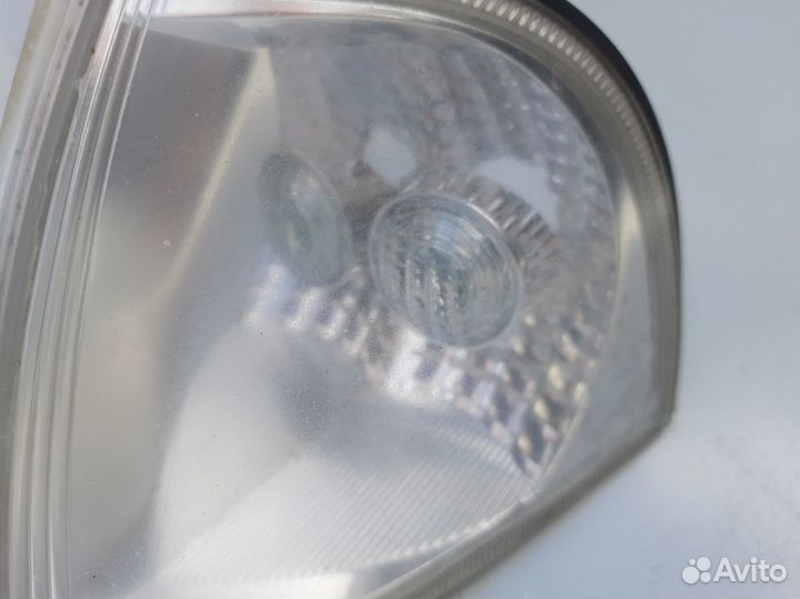 Поворотник левый Skoda Octavia A4 Tour