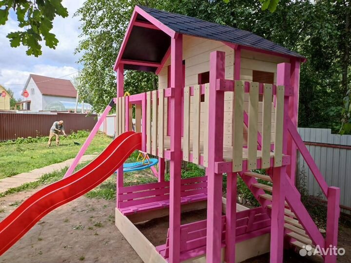 Детские деревянный домик на сваях