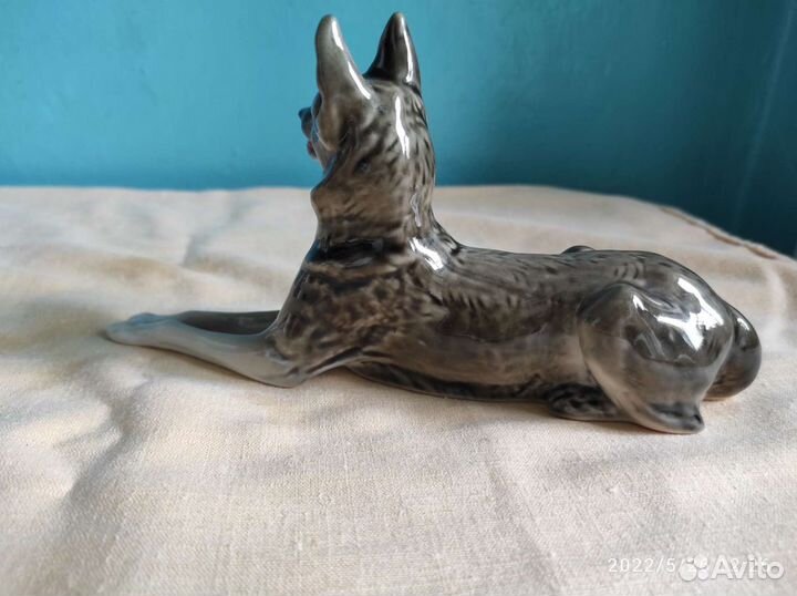 Статуэтка из фарфора 