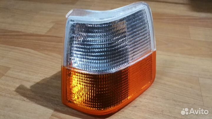 Поворотник левый Volvo 740T 760 940 960