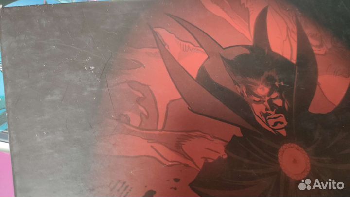 Графические романы и комиксы