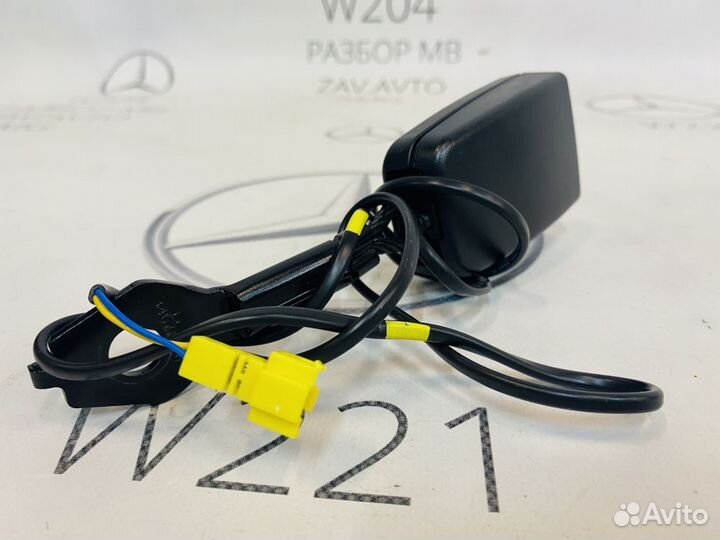 Замок ремня безопасности левый Mercedes W204