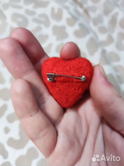 Брошь ручной работы из шерсти