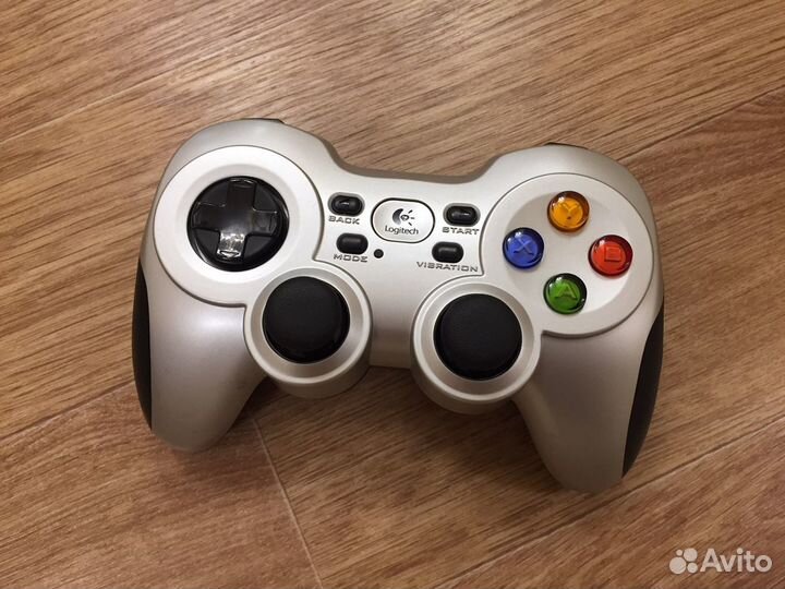 Геймпад Logitech F710