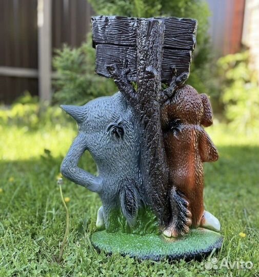 Садовая фигура волк и пес из гипса