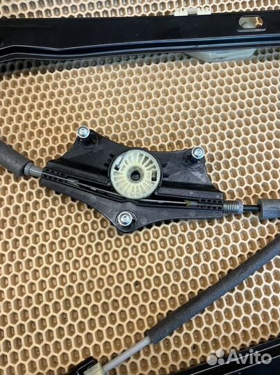 Стеклоподъемник передний правый skoda