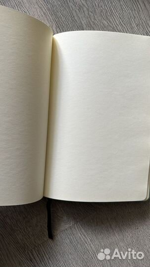 Скетчбук с кремовыми листами