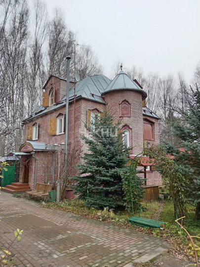 Дом 216 м² на участке 46 сот.