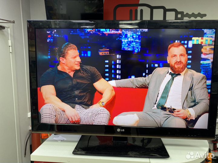 В4) Телевизор LG