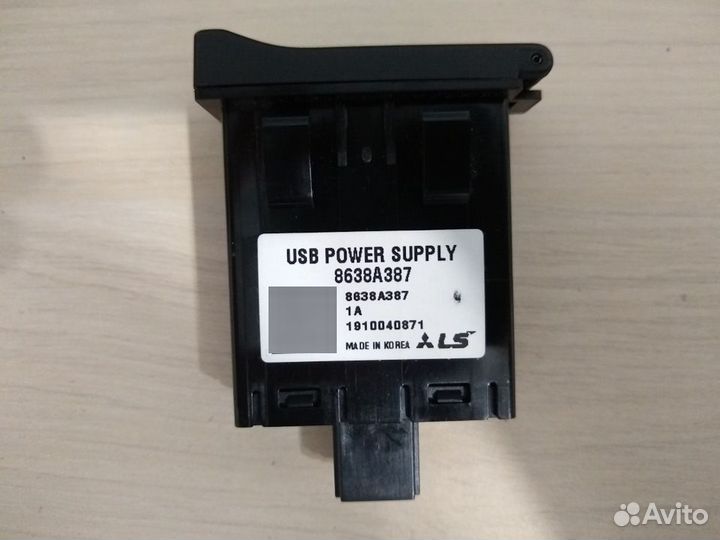 Новая оригинальная розетка USB Mitsubishi 8638A387