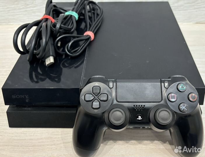 Playstation 4 + 2 Джойстика + Диски + Игры