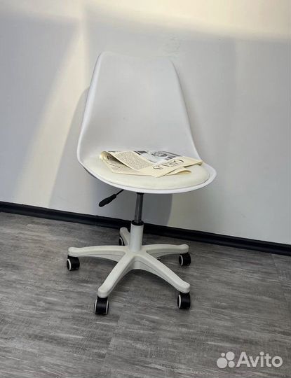 Стул кресло на колесах