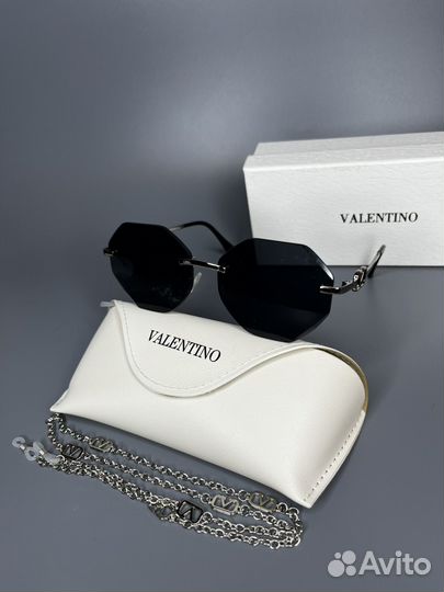 Солнцезащитные очки valentino