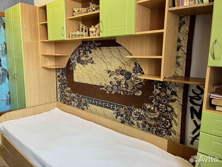 Продам спальный гарнитур