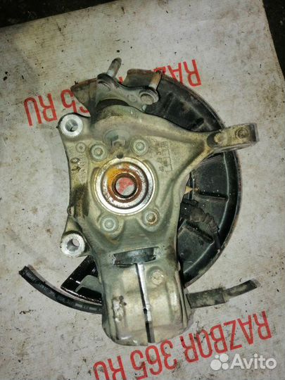 Кулак передний левый Volkswagen Passat Alltrack B7