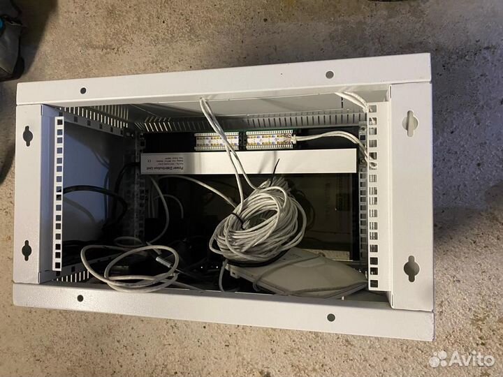 Телекоммуникационный шкаф настенный разборный 6U