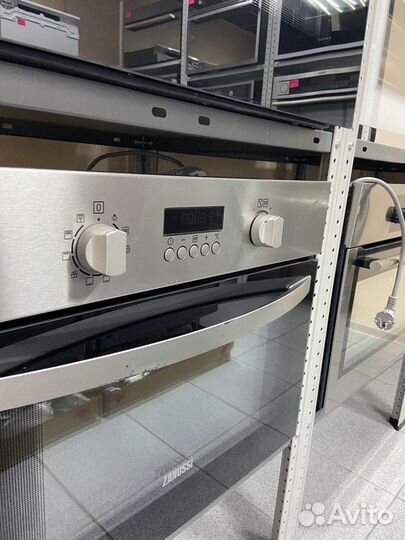 Духовой шкаф с свч Zanussi ZNF44X