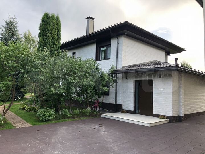 Дом 300 м² на участке 15 сот.