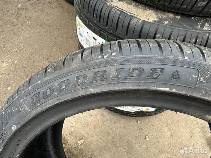 Goodride SA 37 275/35 R19 100W