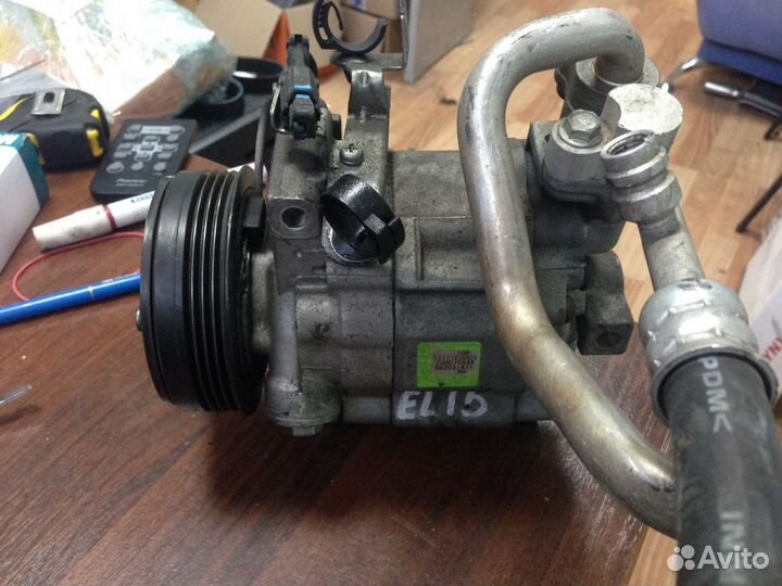 Компрессор кондиционера Subaru 73111FG001