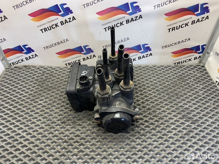 Кран управления тормозами прицепа