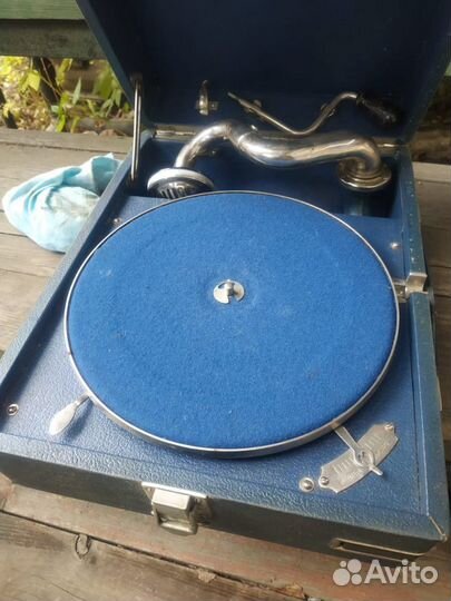 Портативный патефон 1940-1950