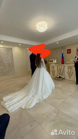Свадебное платье со шлейфом
