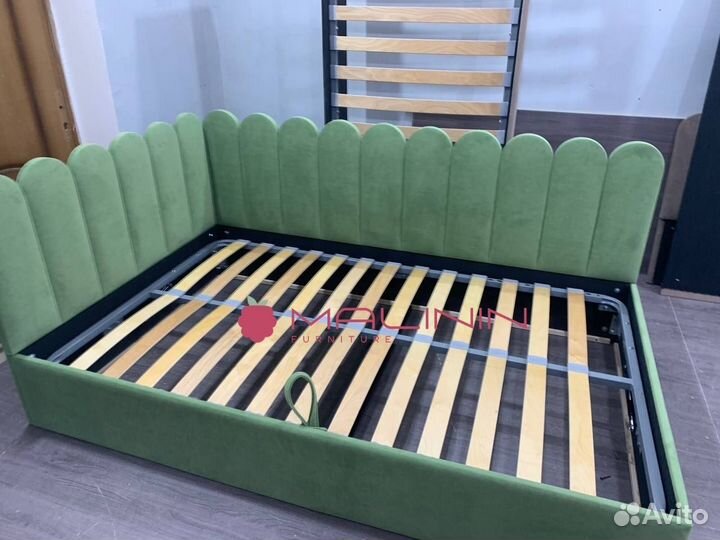 Детская кровать с мягкими спинками