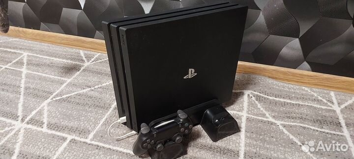 Игровая приставка PS4 pro 1tb