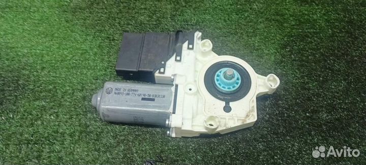 Моторчик стеклоподъемника задний левый VW Jetta 2
