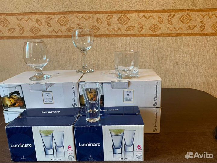 Стаканы, бокалы, шоты