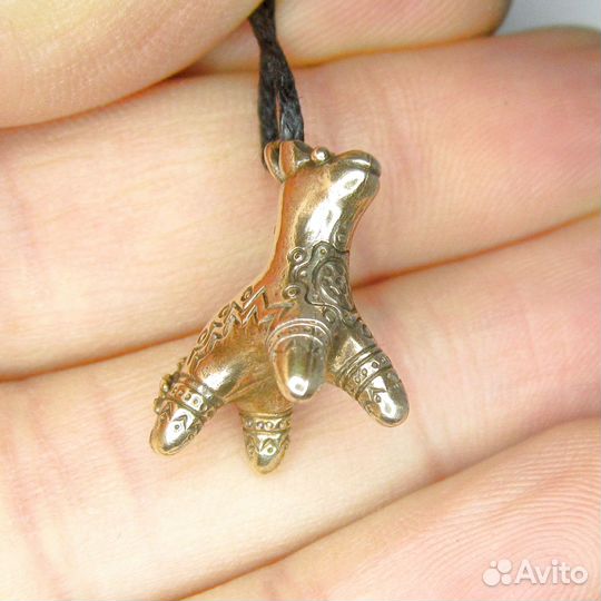 Кулон Коник