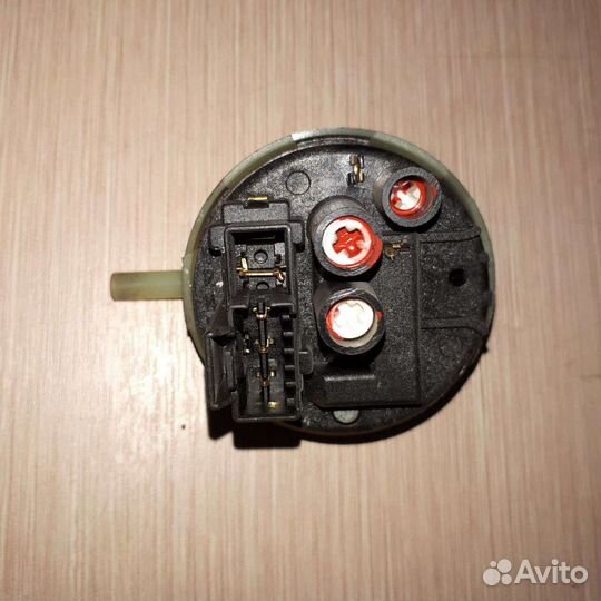 Пресостат стир машины Hotpoint ariston arsf 105