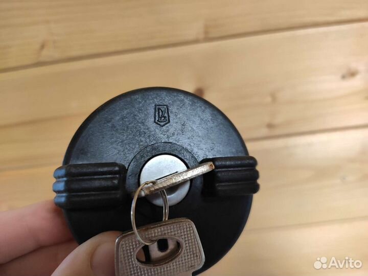 Крышка бензобака с ключом ваз/lada классика