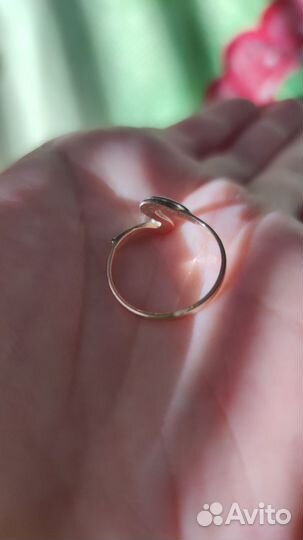 Золотое кольцо с цирконом 17,5 размер