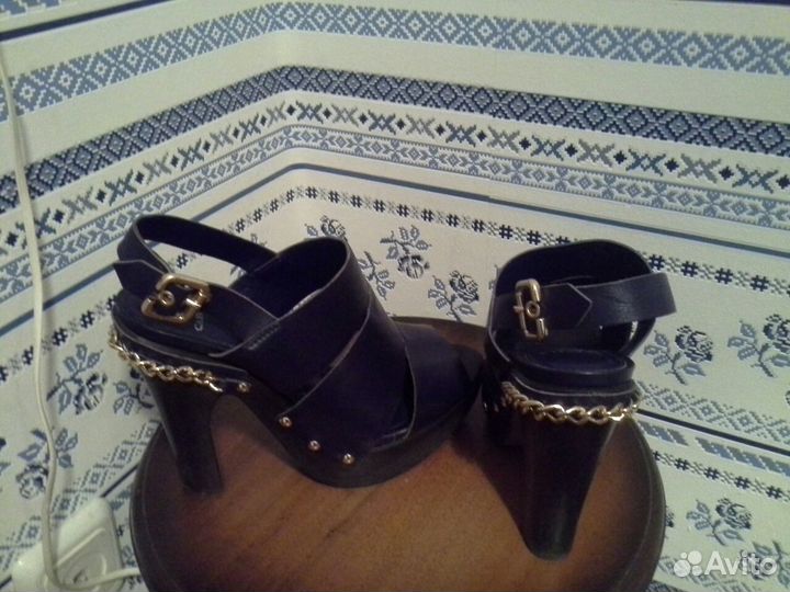 Босоножки Carvela