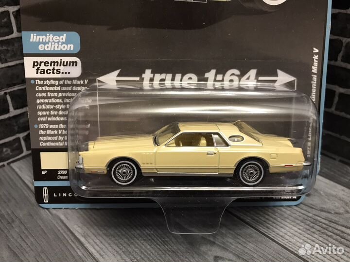 Auto World 1/64 Lincoln Continental Mark V