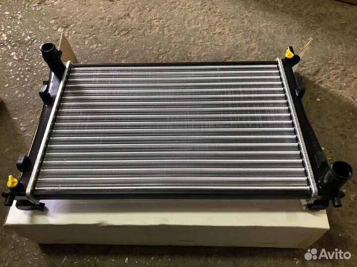 Форд фиеста Ford Fiesta радиатор охлаждения